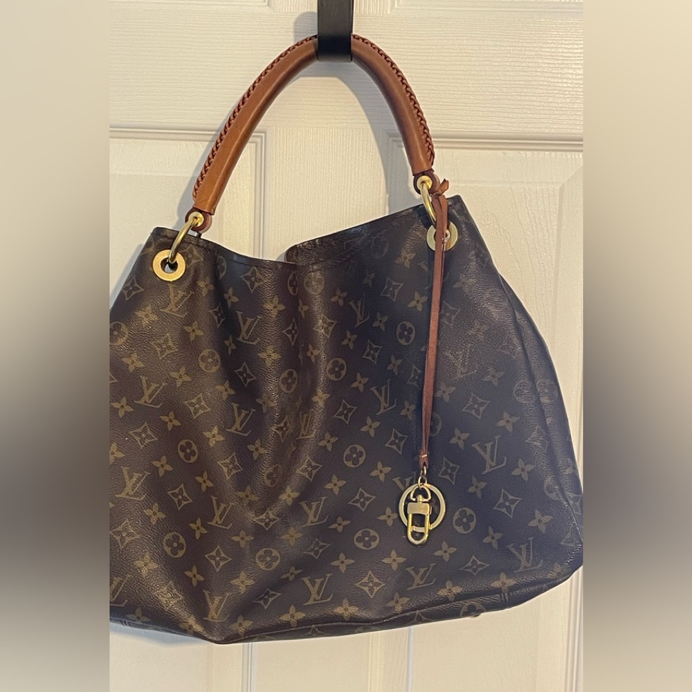 Louis Vuitton Artsy bag used